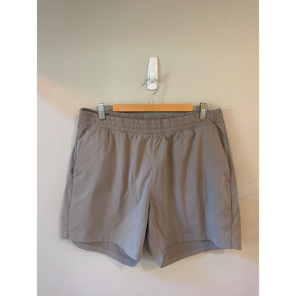 Uniqlo Active Shorts Men XL Gray Ultra Stretch Performance Zipper Pocket Athletc